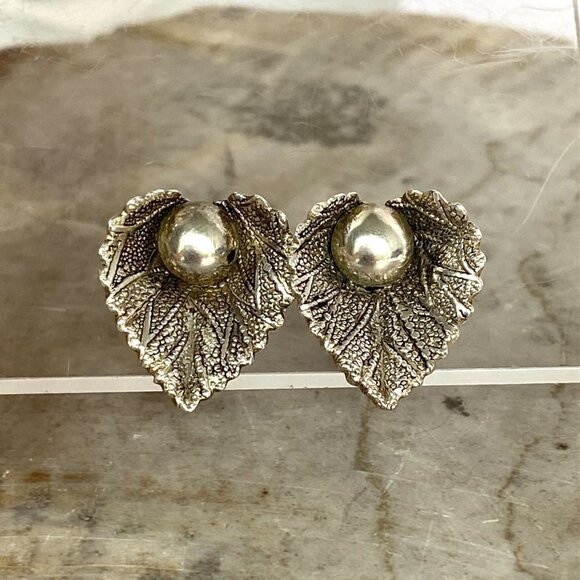 VTG Sterling Silver 925 Dainty 0.67" Textured Leaf Ball Screw Back Earrings - Picture 1 of 16